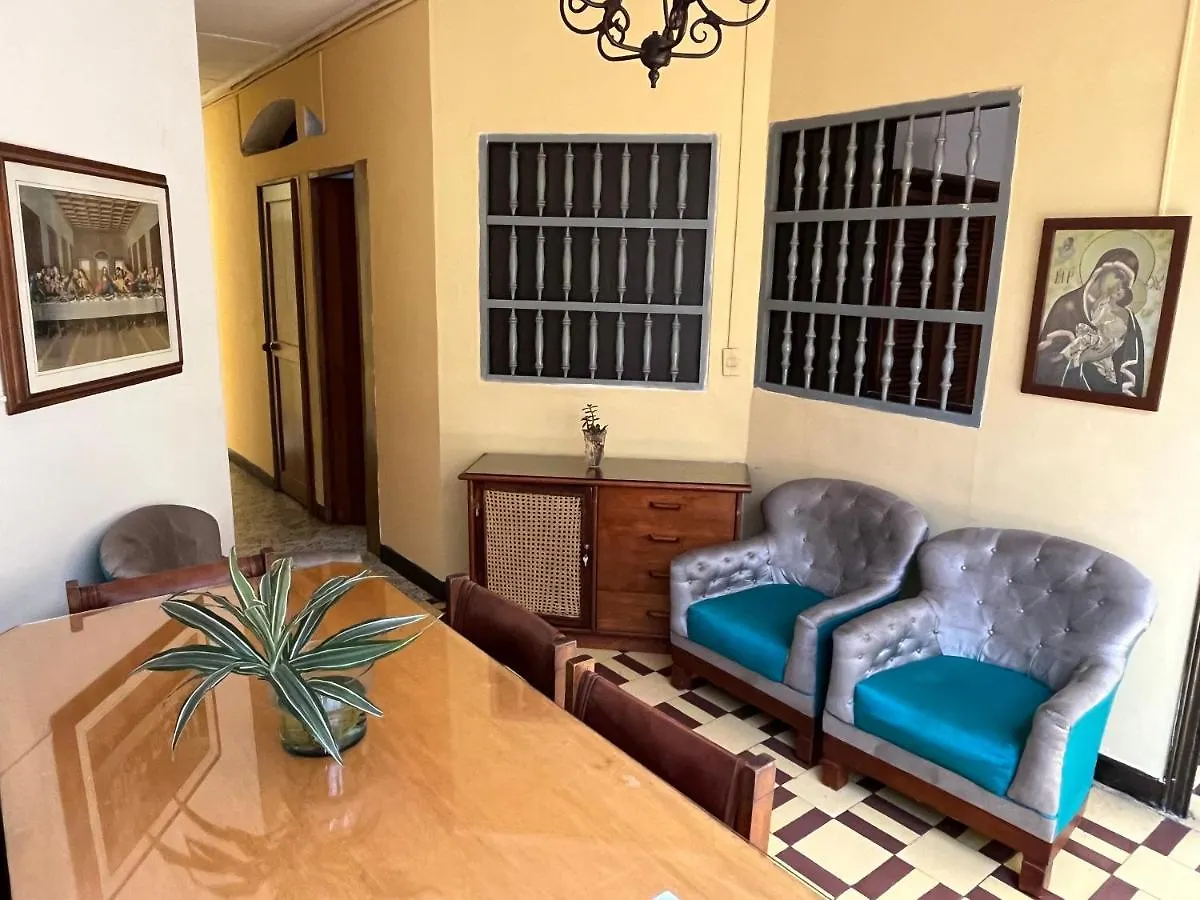 ゲストハウス Casa Grande Hostal メデジン コロンビア